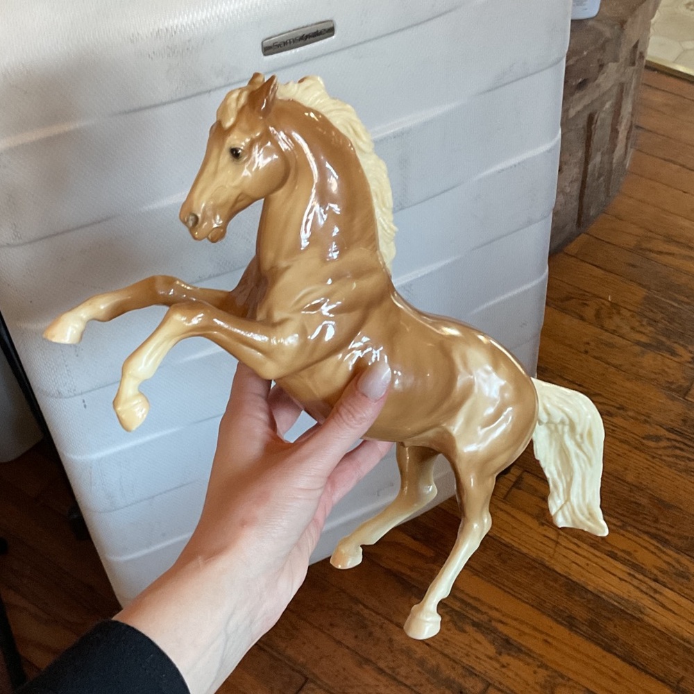 Breyer Tan and Cream Horse Sculpture